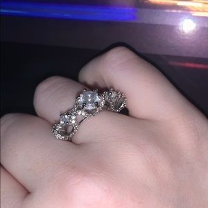 Sparkly silver/diamond ring